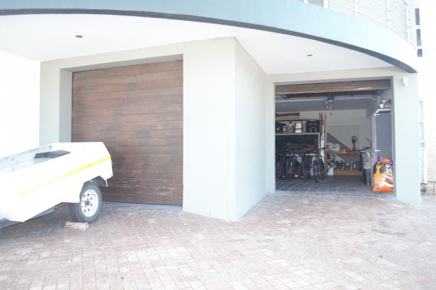 6 Bedroom Property for Sale in Perlemoenbaai Western Cape